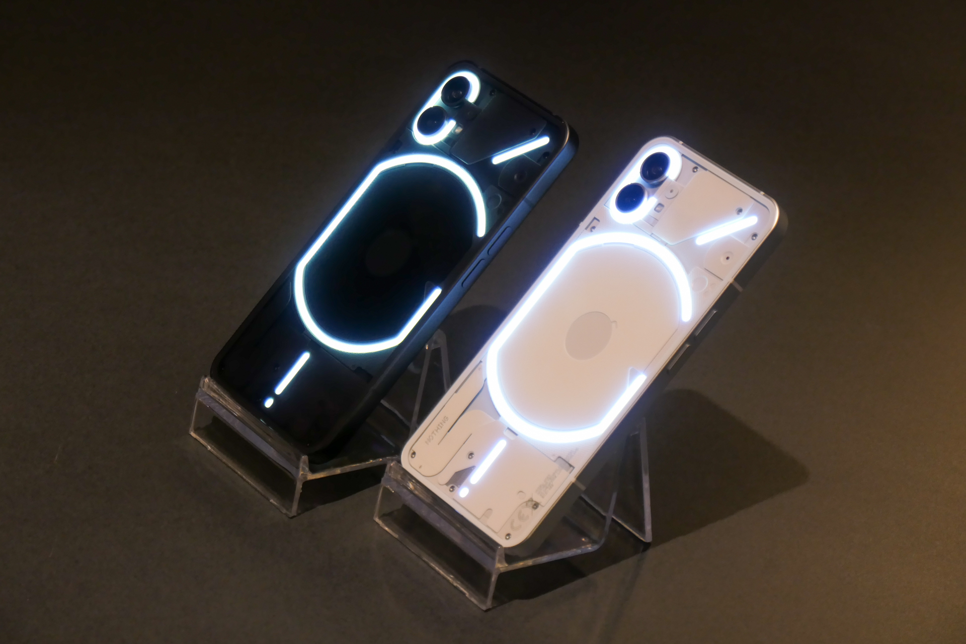 独創的な光るバックパネル「Nothing Phone (1)」ついに発表、日本では6