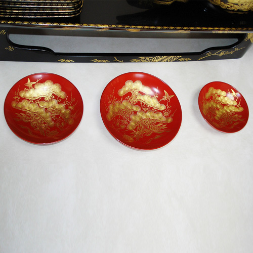 輪島塗 屠蘇器セット -松竹梅鶴亀の沈金仕上げ- [黒色]｜輪島市の