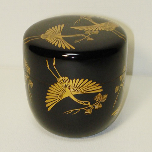 輪島塗 小棗 利休形 -松喰鶴の高蒔絵仕上げ- [黒色]｜輪島市の輪島塗