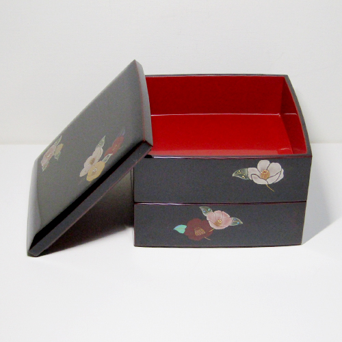 輪島塗重箱 角形 二段 胴張り形-椿の高蒔絵仕上げ- [内朱色/外黒タメ色