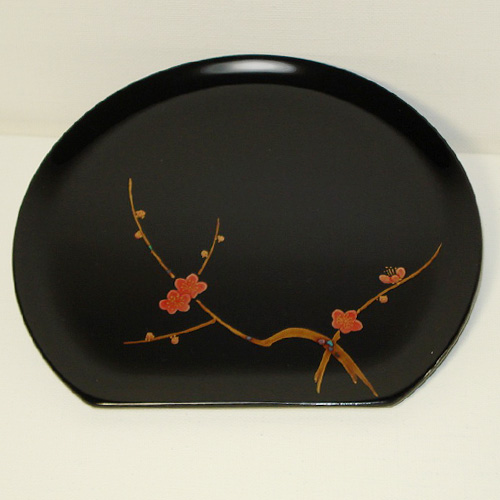 輪島塗 銘々皿 半月形 -梅の蒔絵仕上げ- [内外面とも黒色] 螺鈿入り