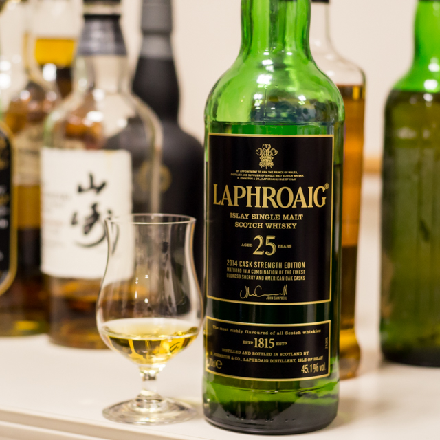Laphroaig 25年 ウイスキー 木箱付き 専用木箱付き ラフロイグ