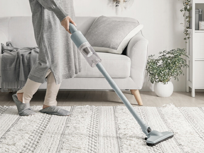 シンプルデザインで7,999円のサイクロンクリーナー。高耐久ブラシレス