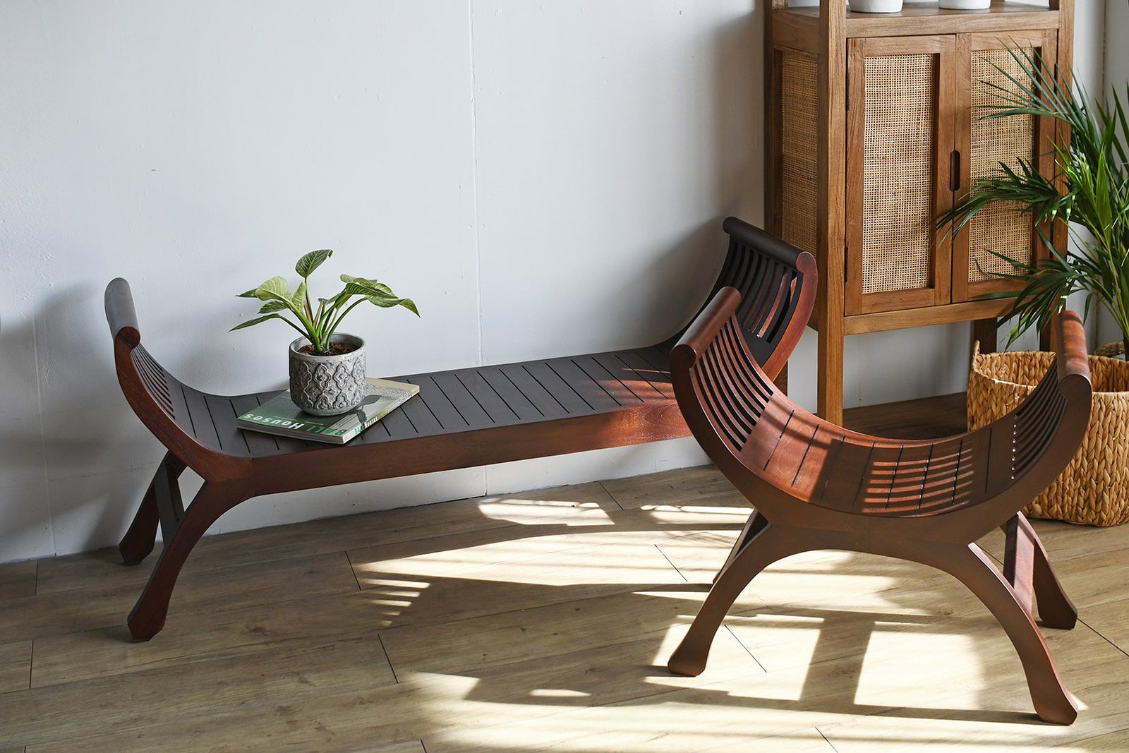 優美な曲線のデザインは、癒しのリゾート空間にぴったり LIBRA