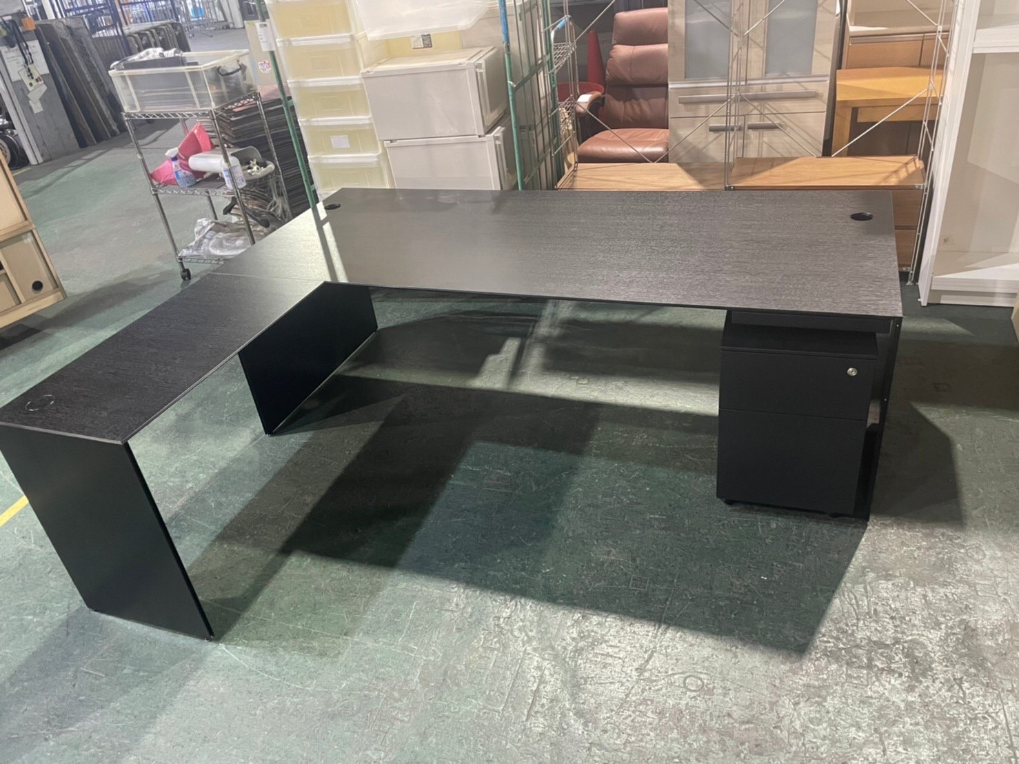 豊中市のお客様より、Cassina (カッシーナ)エグゼクティブデスクをお