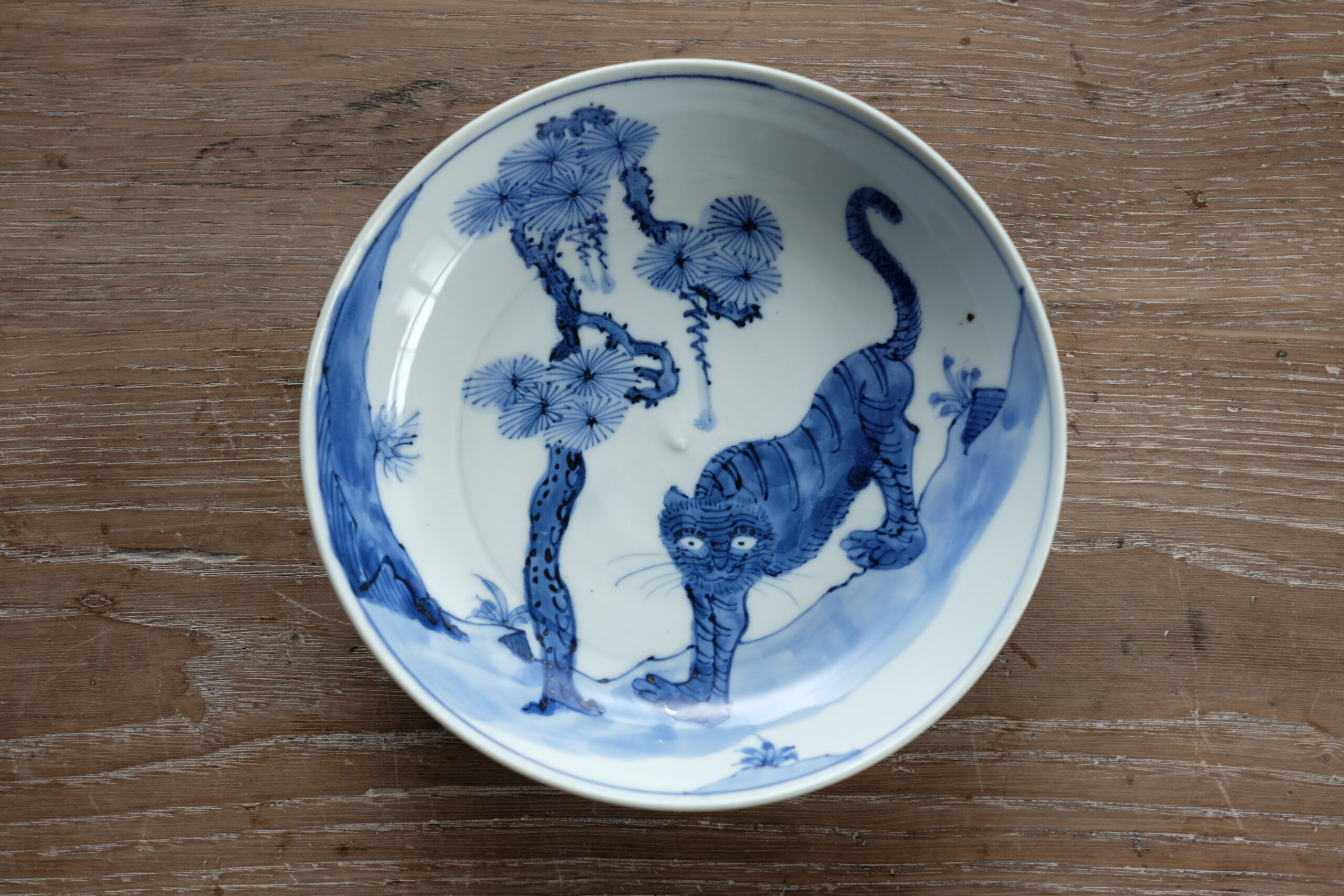 染付 竹虎図 小皿 縁錆 輪花縁 角福 直し ニュウあり 染付 竹虎図 小皿