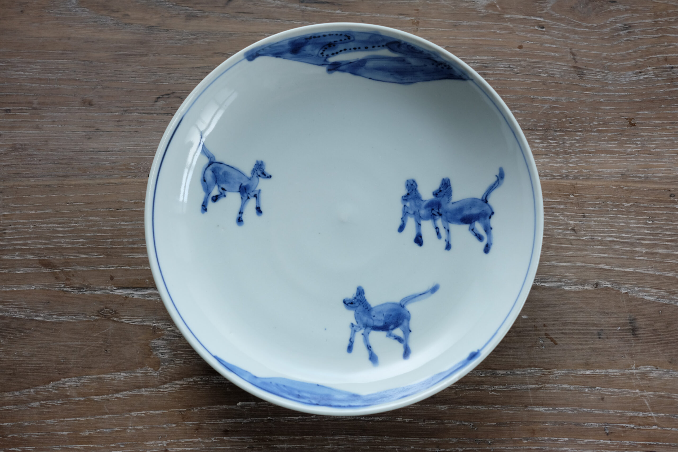 染付馬文皿 – 加藤 幸治 色絵・染付の器