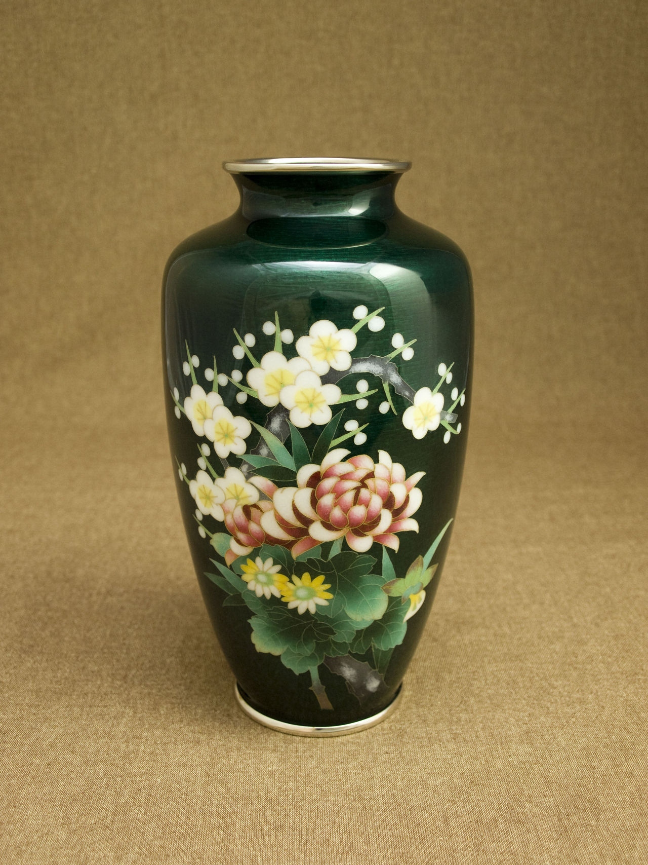 緑色 八角形 鉄製花瓶 浮彫り模様 緑色 八角形 鉄製花瓶 浮彫り模様