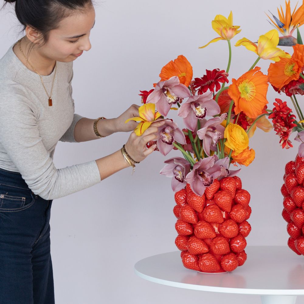 ストロベリーズ レッド 24cm フラワーベース - 花瓶・フラワーベースの