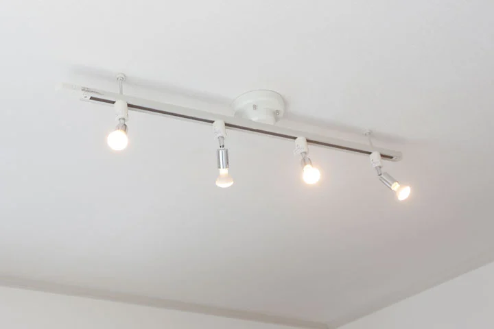 4灯スポットライト LED ダクトレール | 川元電気