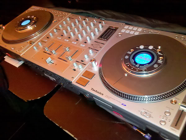 Technics SL-DZ1200 美品 動作良好 収納ケース付 Technics SL-DZ1200