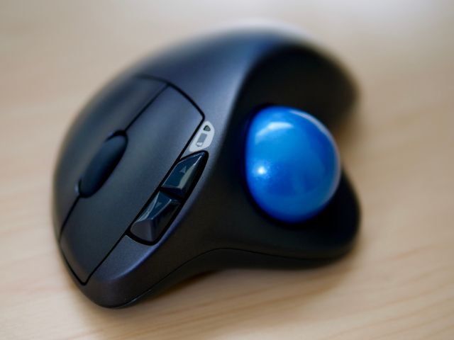 ロジクールの人気トラックボールマウス「SW-M570」を使ってみた