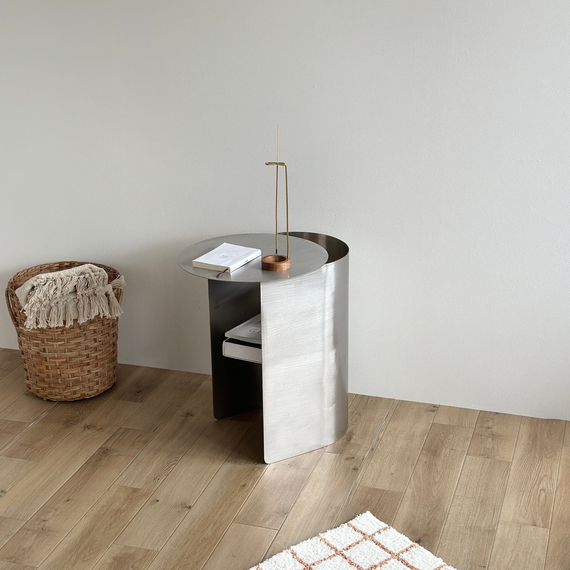 ART OF BLACK】ステンレスラウンドガラスサイドテーブル ART OF BLACK