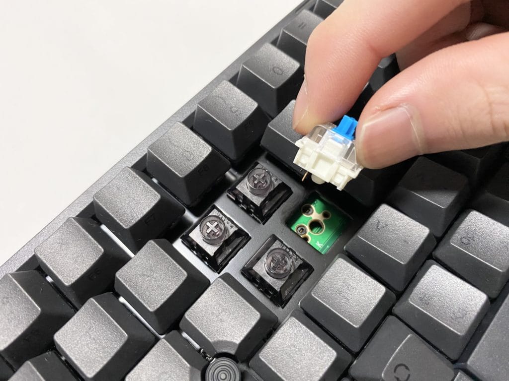 ホットスワップはメカニカルキーボードの軸で遊べる！メリットと