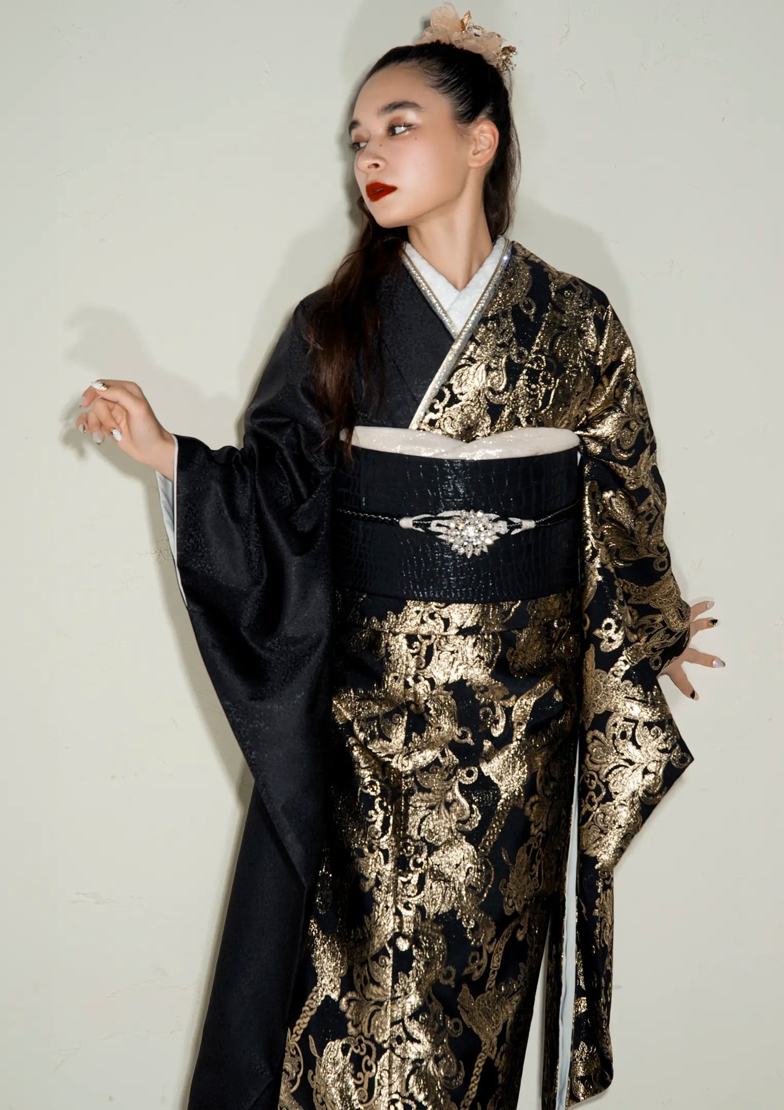 振袖ネットレンタル： 黒と金の迫力】気高い私の一着/F-WK1 – kimono
