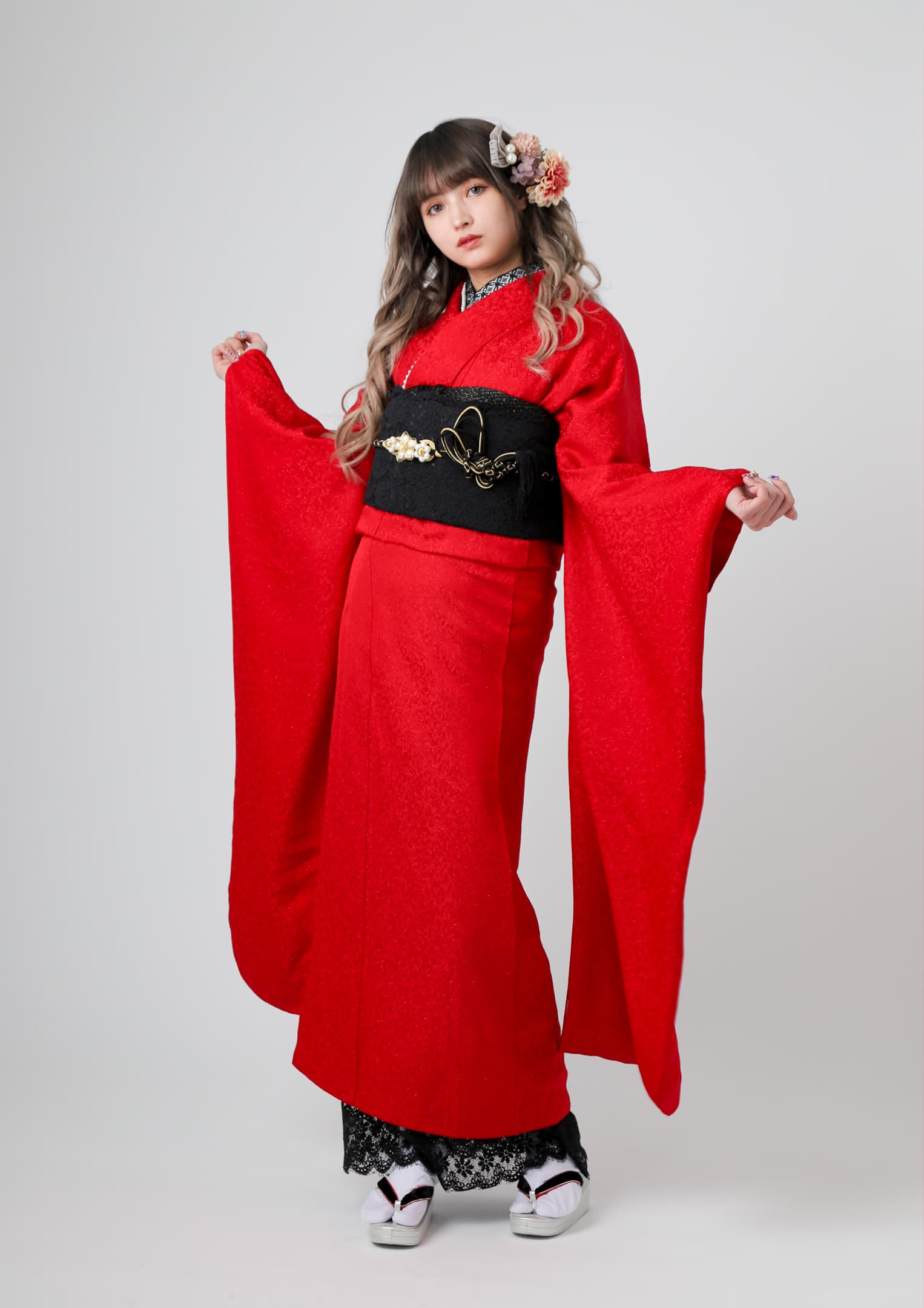 振袖ネットレンタル：赤と黒】シンプルな真紅の無地にレースの帯が