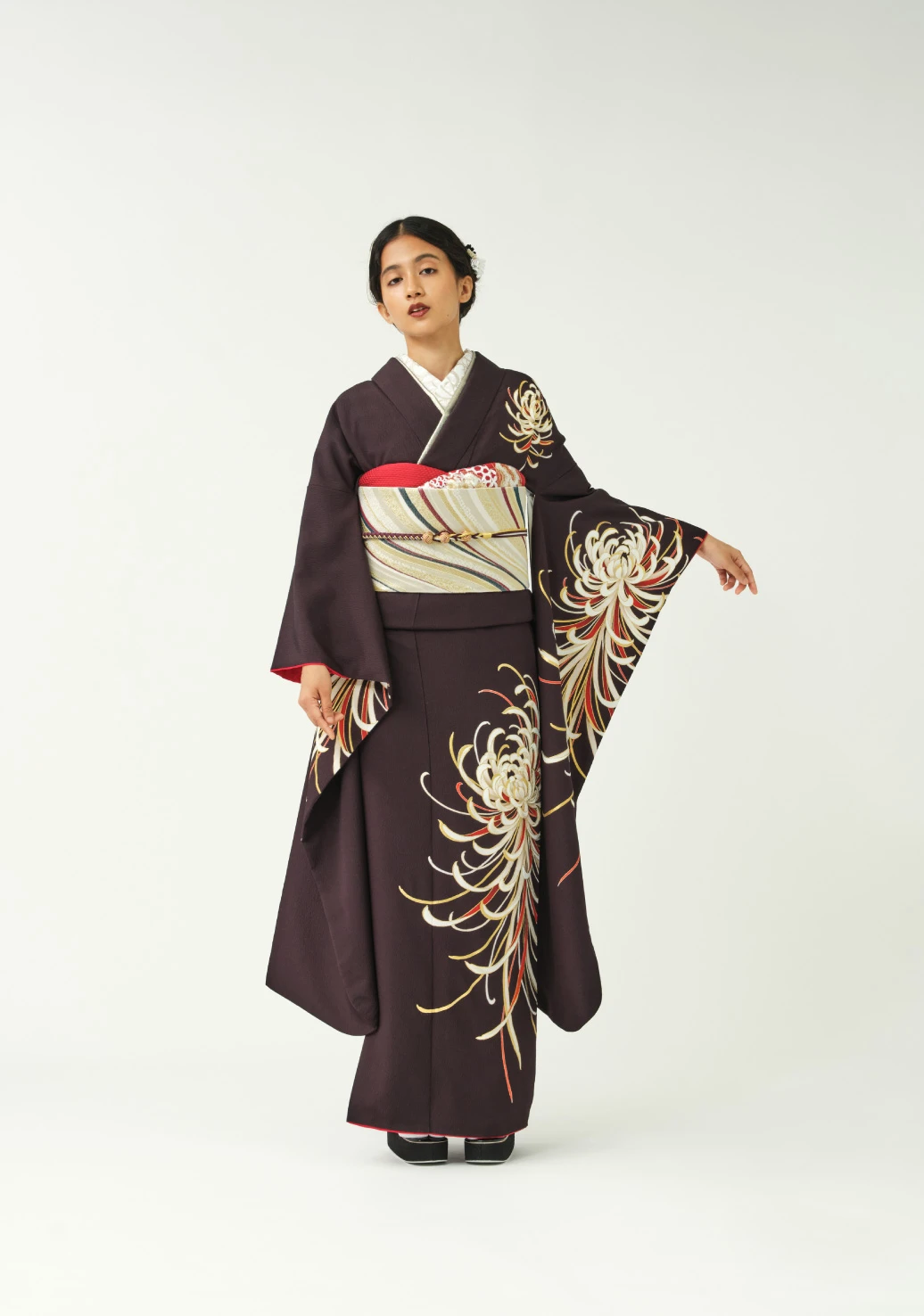 振袖／咲く、菊／焦茶色 | 振袖レンタル·購入や成人式の着付けは