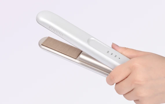 Luxejewel（ラグジュエル）｜コードレスヘアアイロン。持ち運びに便利