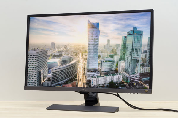 ベンキュー EW3270U レビュー：趣味や仕事がはかどる31.5インチ大画面