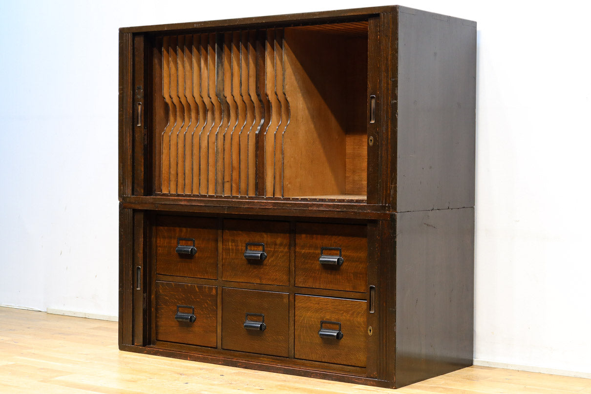 上質な造りにレトロ感漂う蛇腹戸造りの収納箪笥 BB2676 – 古福庵