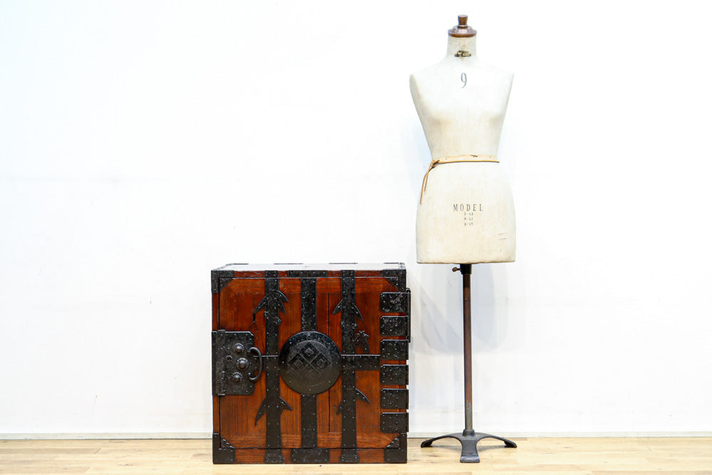 珍品!! 総桐!! 堅牢な造りで重厚感のある庄内船箪笥 BB2665 – 古福庵