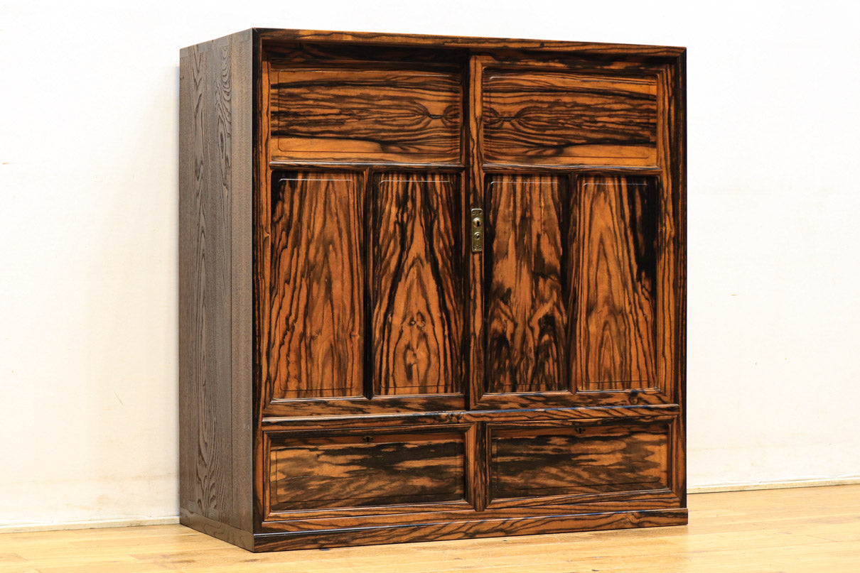 前面の全てを黒柿で埋め尽くした格調の高い帳場箪笥 BB2381 – 古福庵