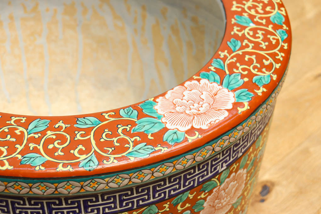 艶やかな色彩と絵柄が目を引く丸火鉢 DC6830 – 古福庵 [ KOFUKUAN