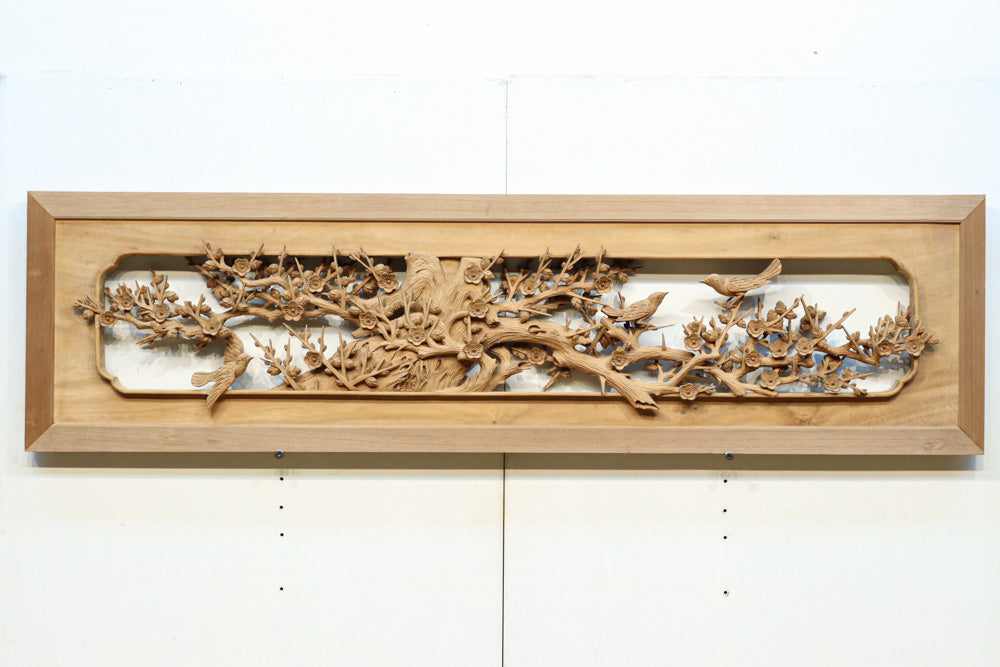 細部まで松竹梅を丁寧に描いた木地色の深彫り彫刻欄間 EZ1967ab 在庫(a