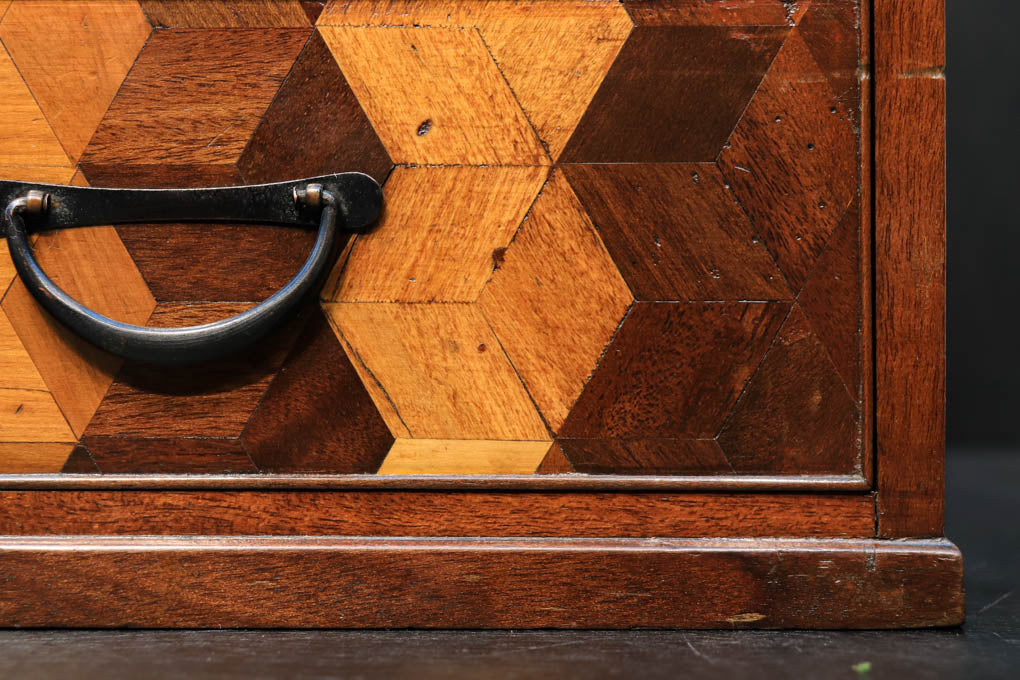 温かみのある彩りをした寄木細工の小引き出し DC2614 – 古福庵