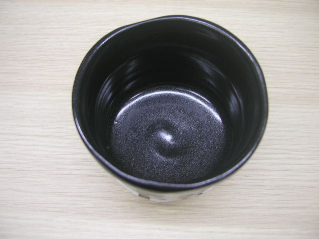 美しい古美術の陶器◼️蔵から美しい黒ぐろした黒楽の筒茶碗が出て来