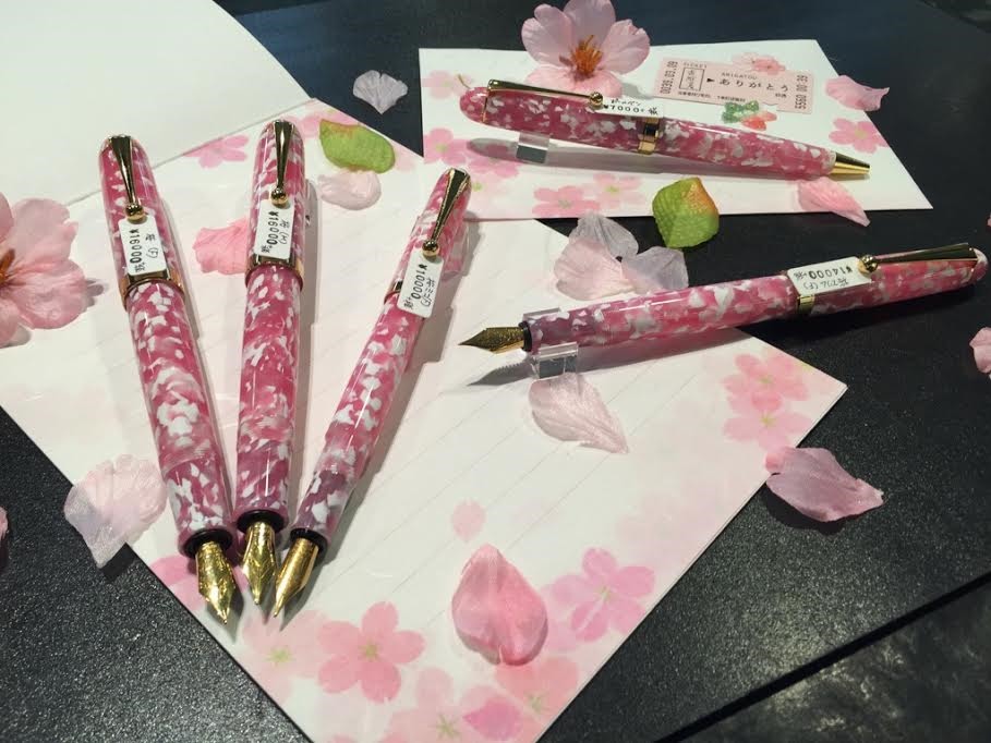 夏の空のような爽やかさ！大西製作所のアセテート樹脂製万年筆『空と