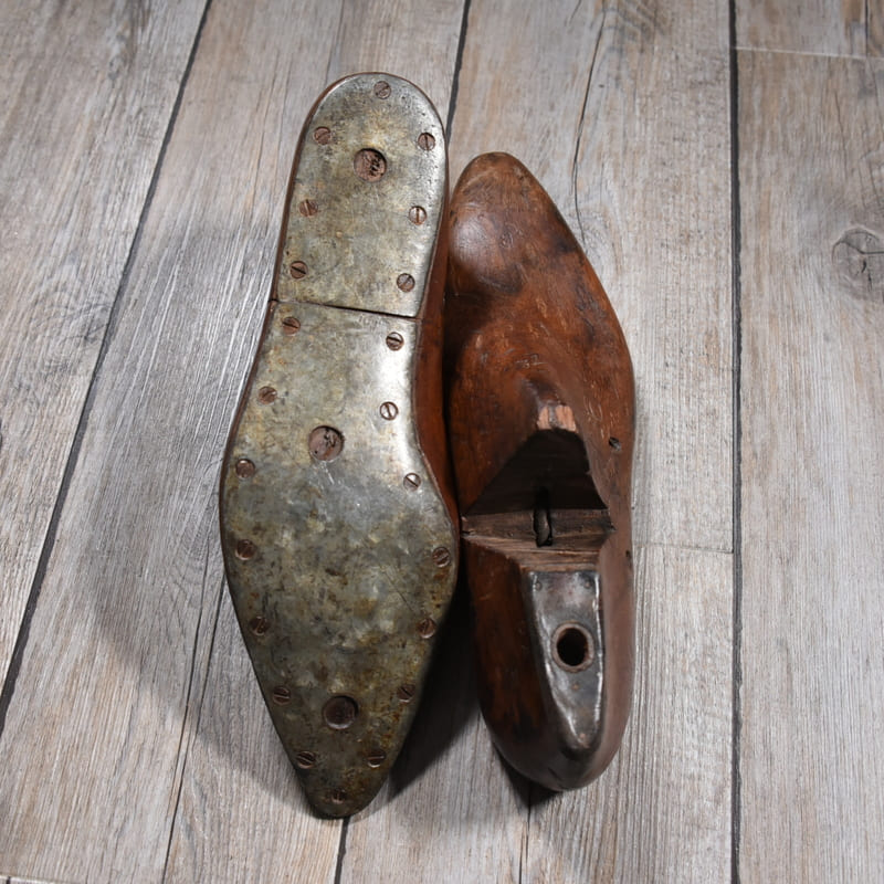 靴の木型とミンクの尻尾 靴の木型とミンクの尻尾