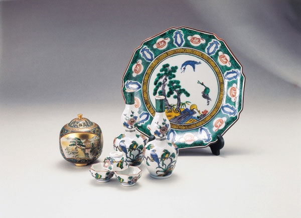 九谷焼（くたにやき）の特徴 や歴史- KOGEI JAPAN（コウゲイジャパン）