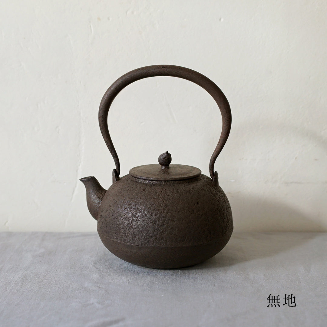 鉄瓶 葡萄の図 釜師 佐平 共箱入 鉄瓶 葡萄の図 釜師 佐平 共箱入