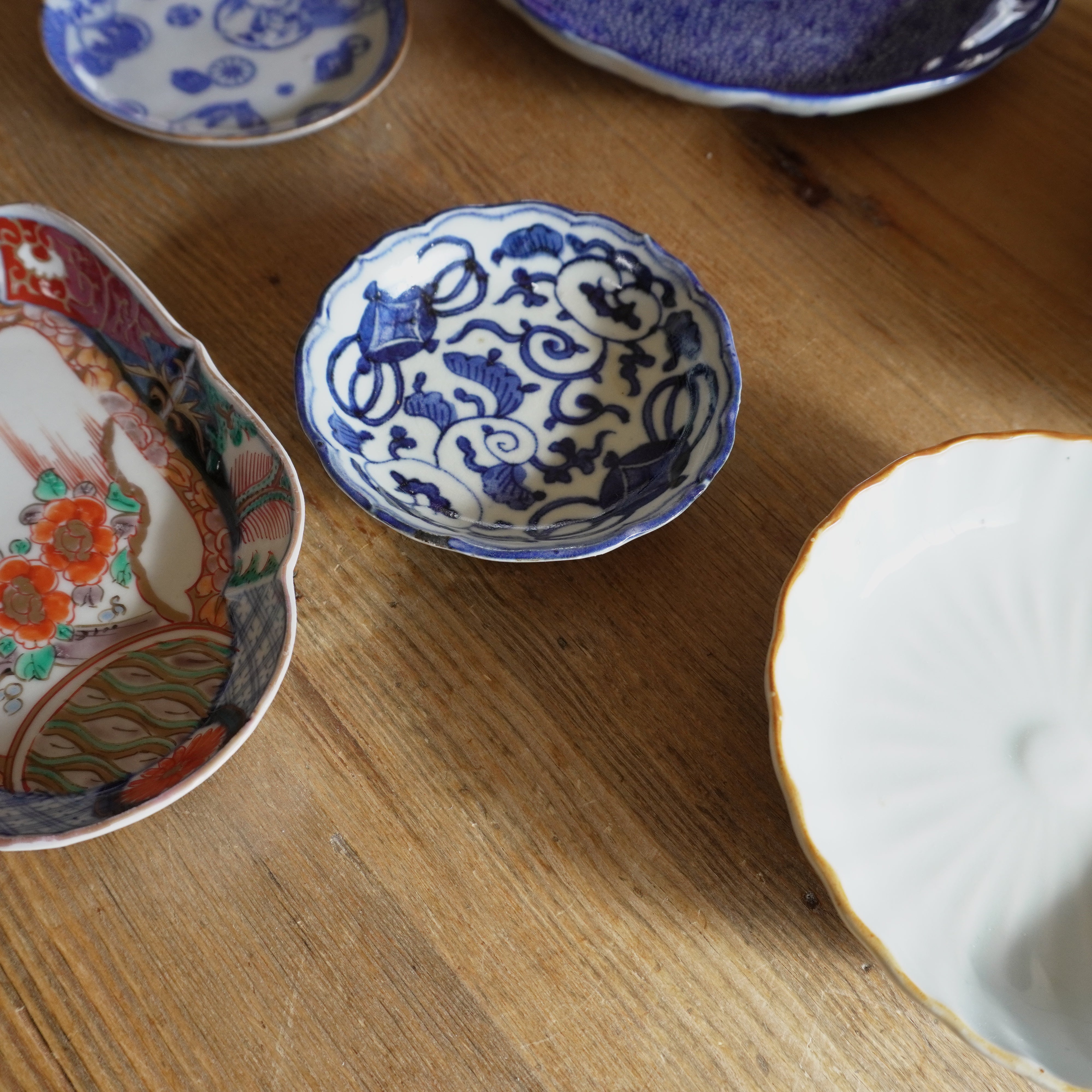 江戸中後期古伊万里赤絵花図 ギザギザ向付10客 木箱付