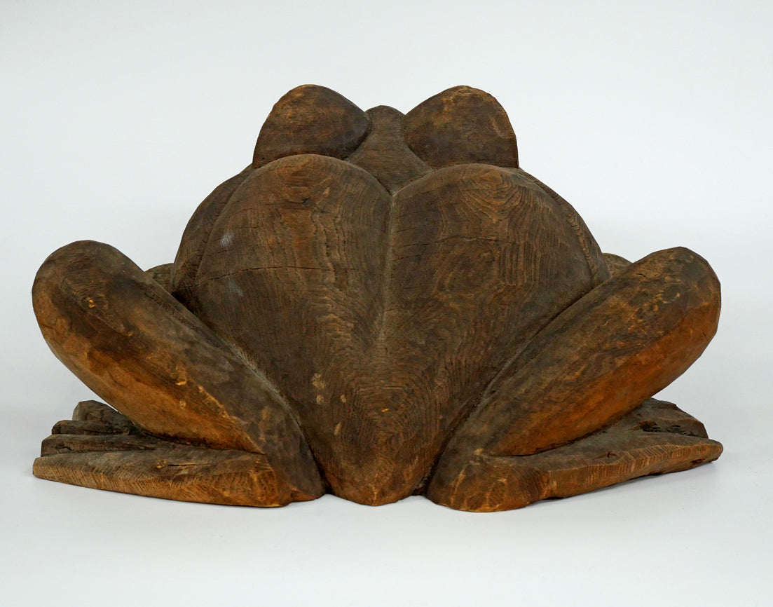 遠藤平吉「蝦蟇蛙（弟子屈に伝わる『湯の島の蝦蟇伝説』）」木彫作品