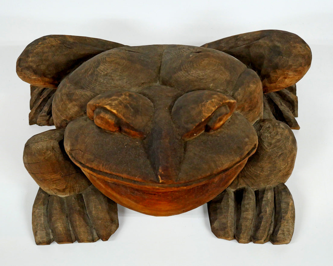 遠藤平吉「蝦蟇蛙（弟子屈に伝わる『湯の島の蝦蟇伝説』）」木彫作品