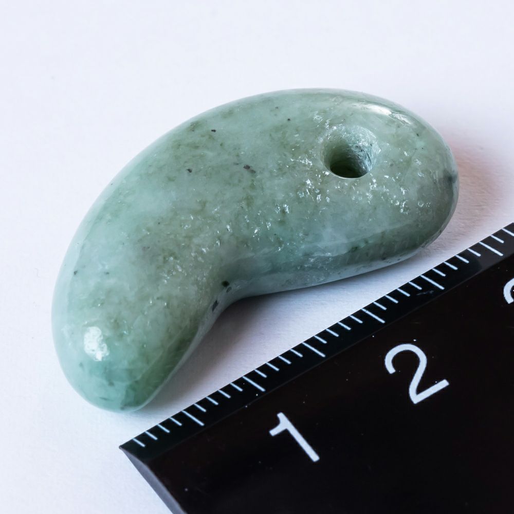 艶良し・透明感良し】（高品質濃緑色ヒスイ）糸魚川天然翡翠勾玉