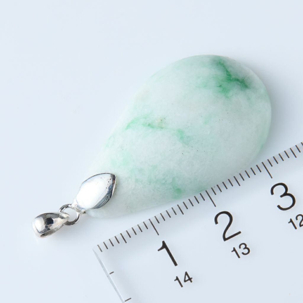 白地に新録色・雫型】（高品質濃緑色ヒスイ）糸魚川天然翡翠シルバー