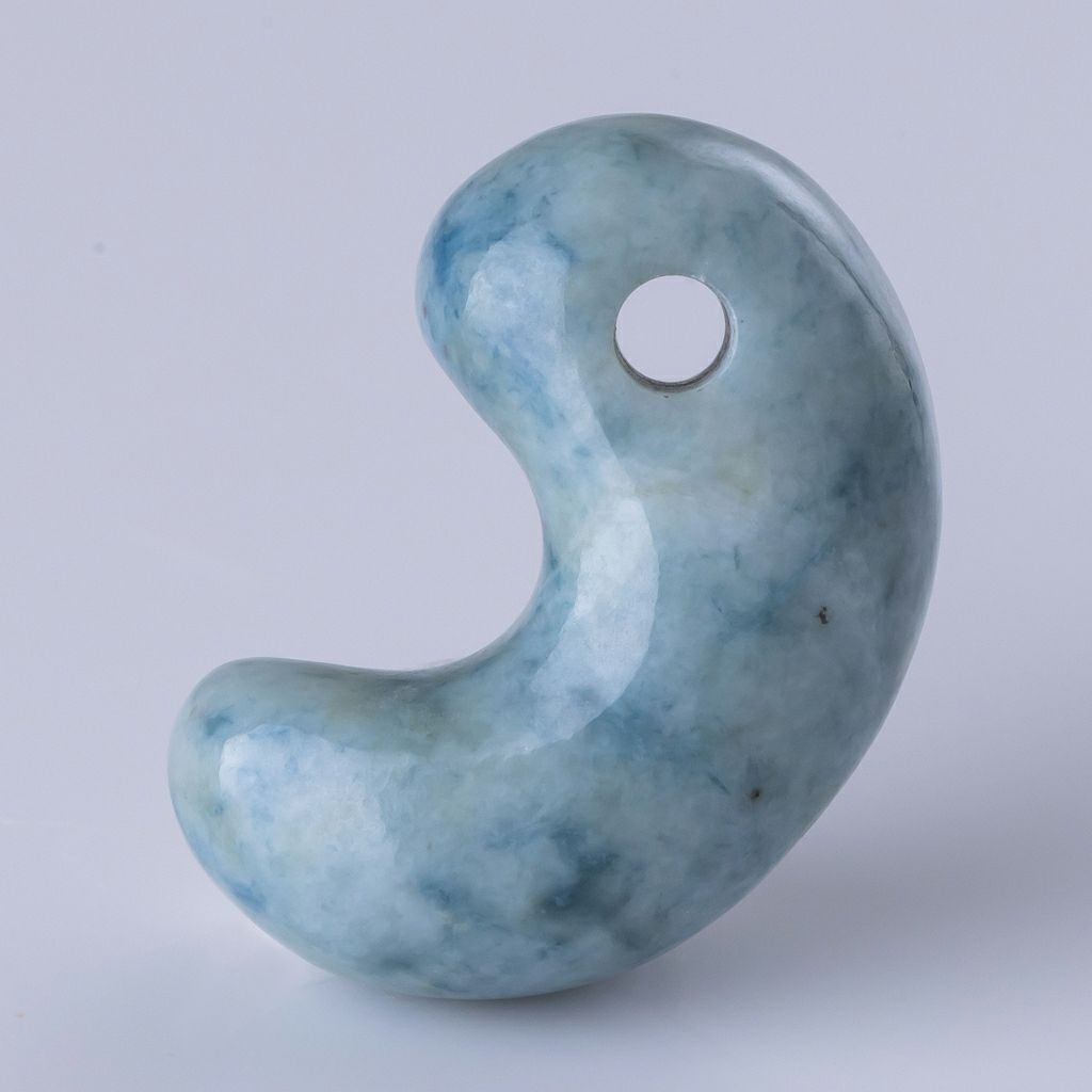 勾玉／青色（入コン沢）ヒスイ | 糸魚川翡翠工房こたき