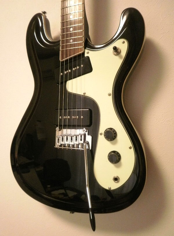 □モズライト（Mosrite）！？実はこのギター,生徒さんからお借りして