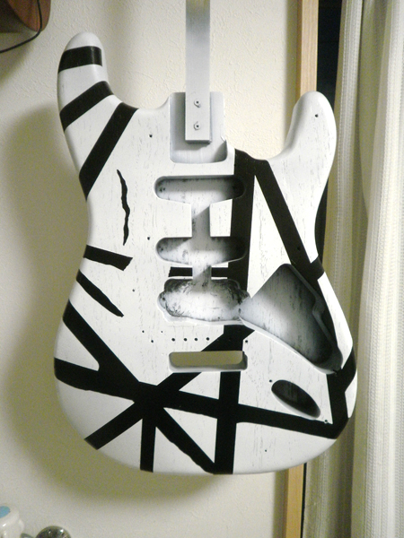 □ギター講師が！ヴァンヘイレンのフランケン風の自家塗装に挑戦します