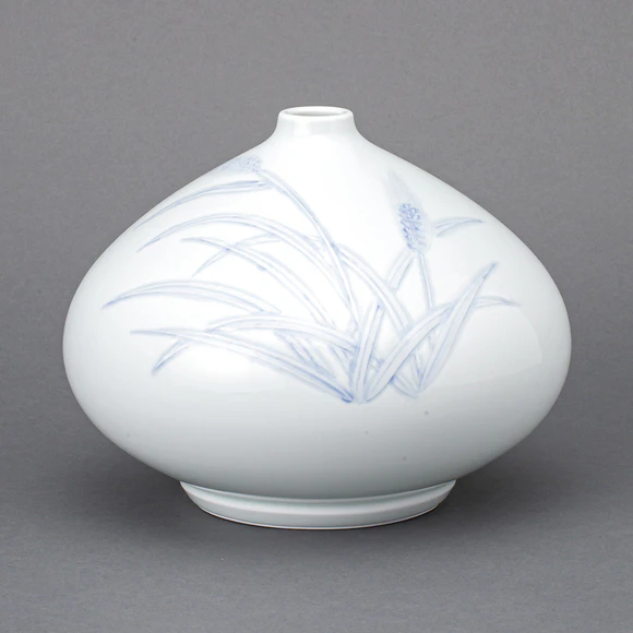 井上萬治 白磁緑釉彫文ぐい呑