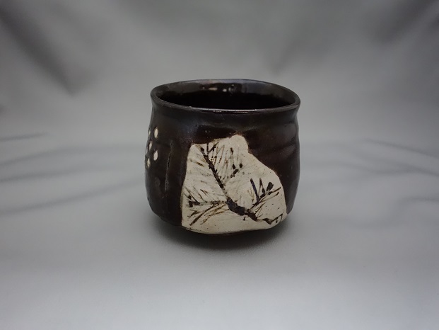 加藤春岱 松竹梅図 黒織部茶碗: Journal of FUJII KOUNDO