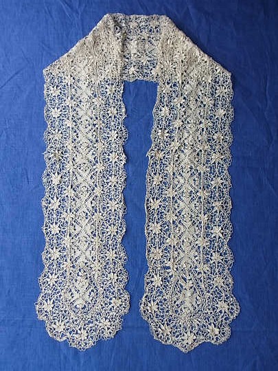 マルチーズレースのスカーフとアンティークブリュッセルレースのパーツ
