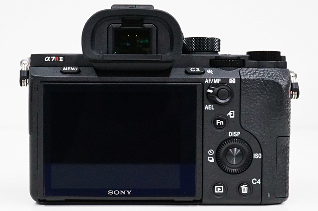 35mmフルサイズミラーレス一眼カメラ「α7RⅡ」、外観レビュー