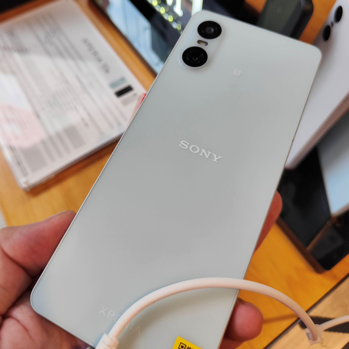 ソニーストアでXperia 10 VIの純正ケース(スタイルカバー)「XQZ-CBES