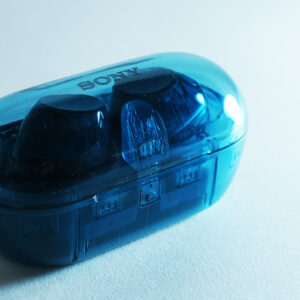 NC対応完全ワイヤレスイヤホン「WF-C710N」スケルトン仕様のグラス