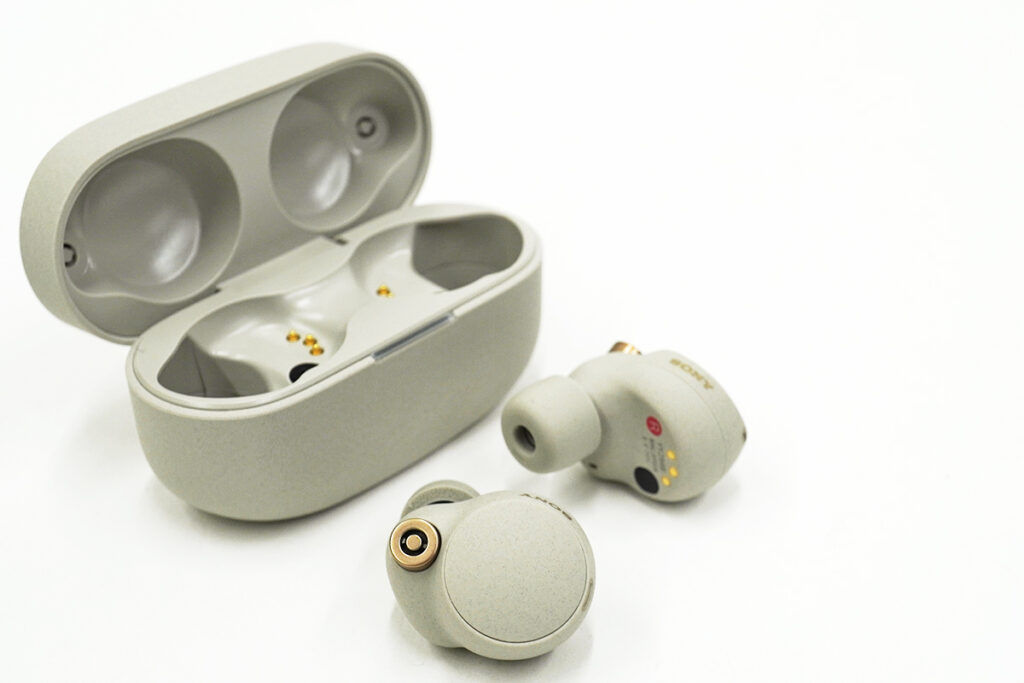 中古品】SONY ソニー ワイヤレスイヤホン WF-1000XM4 プラチナシルバー