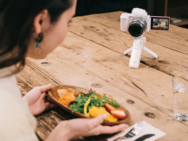 ソニーのシューティンググリップ「GP-VPT2BT」ホワイトモデルは、従来